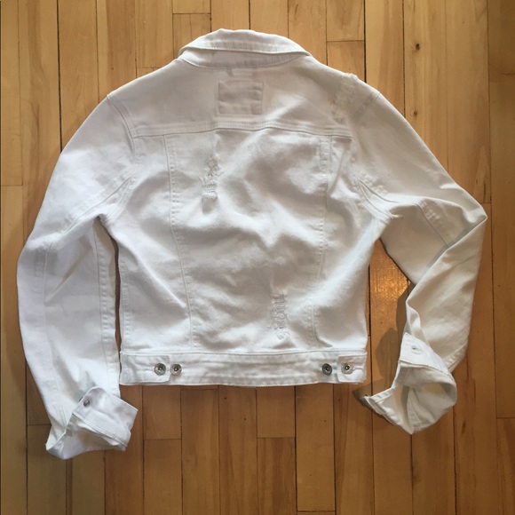 🌼 3/$25 Distressed white denim jacket - Picture 3 of 4